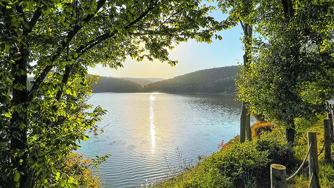Illustrasjonsbilde Sommerstengt sekretariat Unsplash